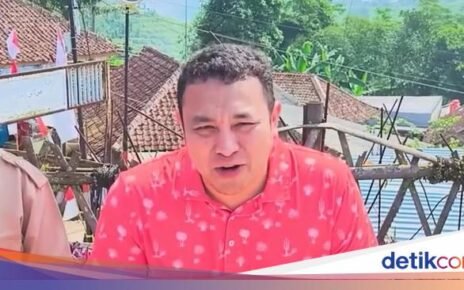 Gilang Dirga Sarapan Kupat Tahu dan Jajan Bakso di Bandung Barat