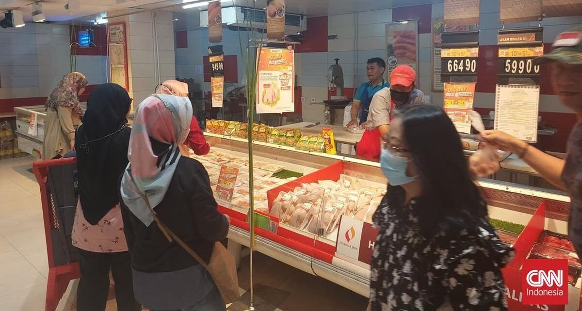 Warga Manfaatkan Transmart Full Day Sale Stok Kebutuhan Tahun Baru