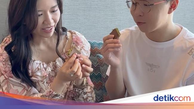 dr. Richard Lee Rajin Ajak Istri Santap Makanan Enak Berharga Selangit