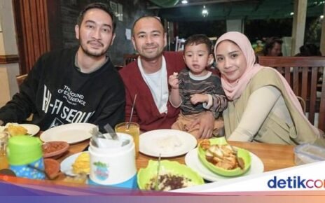 Jeje Govinda Suka Jajan Seblak dan Doyan Jajanan Tradisional