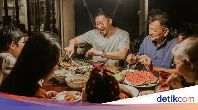 5 Mitos Soal Makan Saat Liburan Ini Jangan Dipercaya