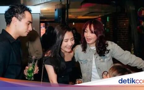 Momen Omara Esteghlal saat Hadiri Makan Malam Bareng Prilly Latuconsina