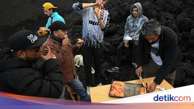 Wouw! Chef Ini Bikin Pizza di Atas Gunung Berapi yang Aktif