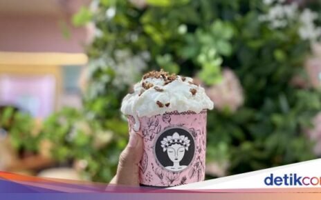 Uniknya Teh Oolong Topping Frappe Pertama di Indonesia
