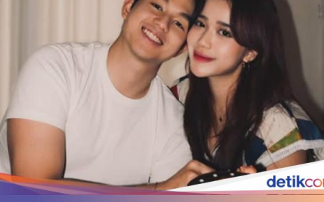 10 Gaya Jonathan Alden dan Brisia Jodie Saat Cicip Berbagai Makanan