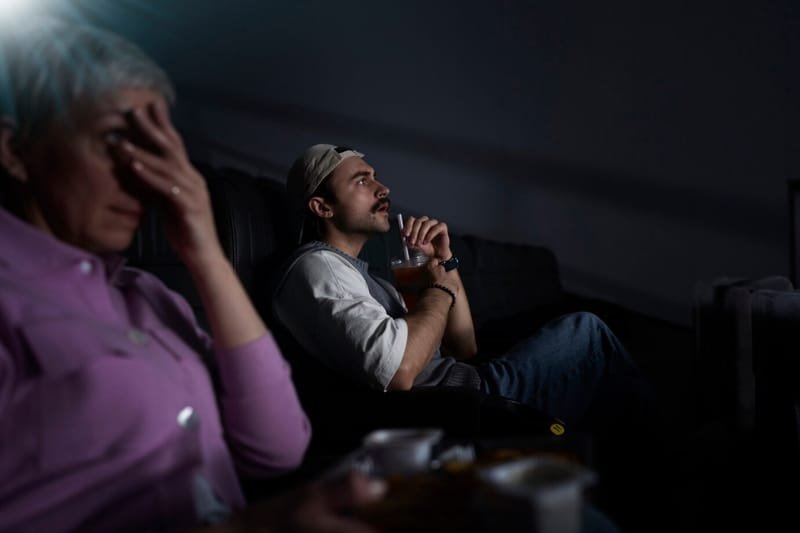 12 Bahaya Sering Nonton Film Porno