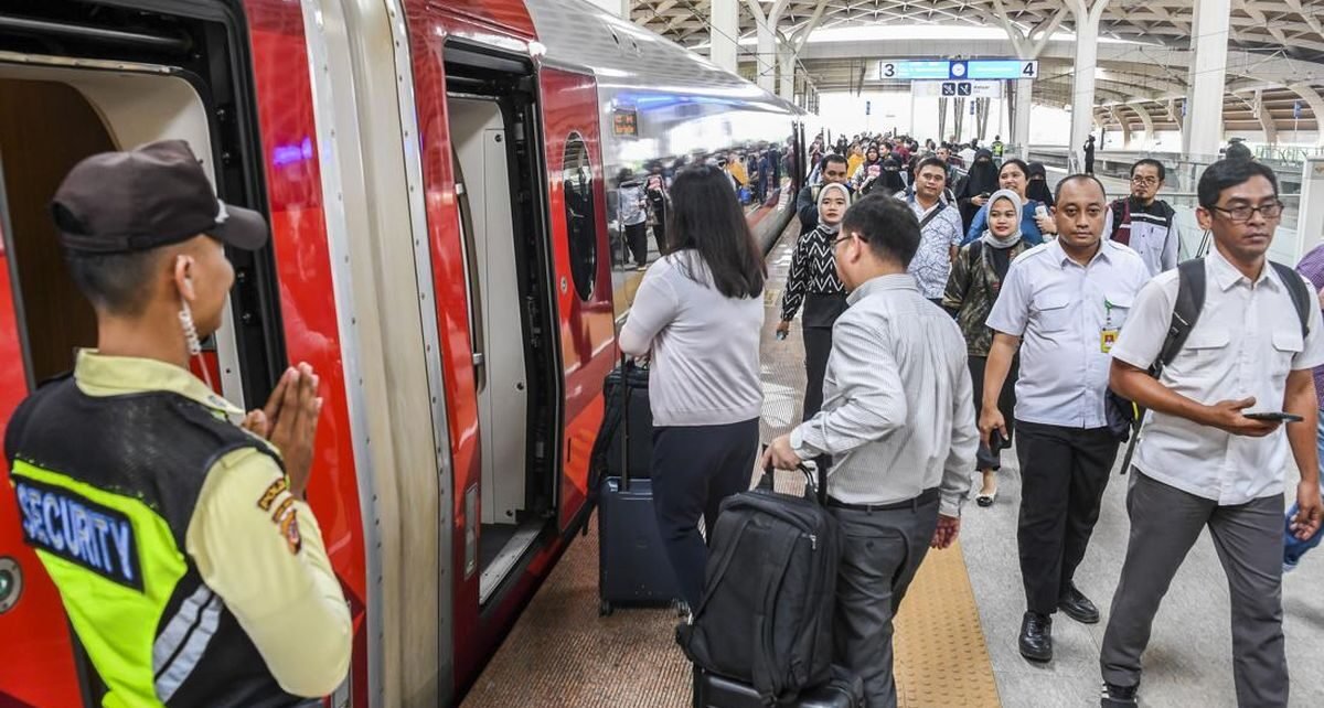 Tarif Whoosh Jakarta-Bandung Cuma Rp175 Ribu Pakai Kartu Berlangganan