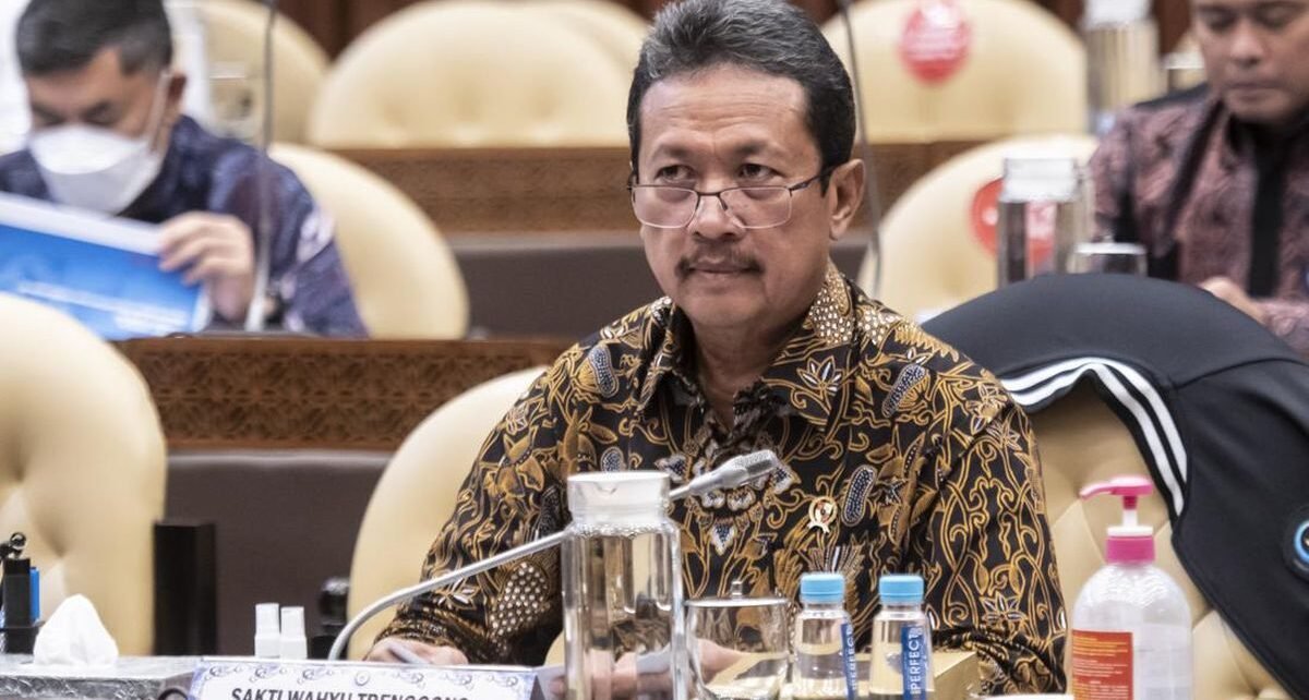Menteri KKP Ancam Cabut Pagar Laut 30 Km Jika Terbukti Tak Berizin