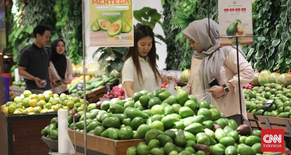 Pengunjung Serbu Anggur Muscat di Transmart Full Day Sale