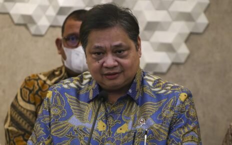 Airlangga Klaim RI Cuma Tekor Rp324 T Imbas Crazy Rich Belanja di Luar
