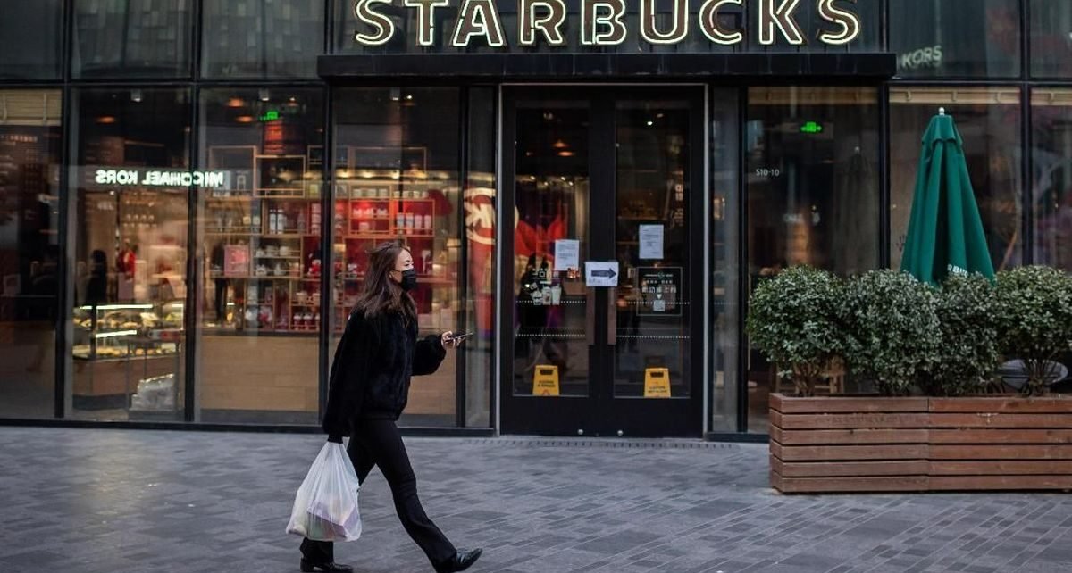Starbucks PHK Karyawan Demi Pulihkan Keuangan