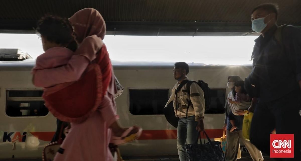 10 Perjalanan KA Dibatalkan Akibat Banjir di Jalur Kereta Api Grobogan
