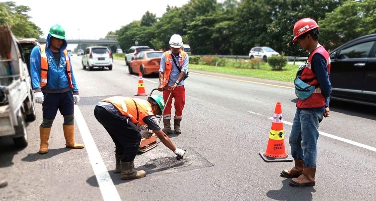 Astra Tol Cipali Tangani Lubang di Jalan, Siap Ganti Rugi Pecah Ban
