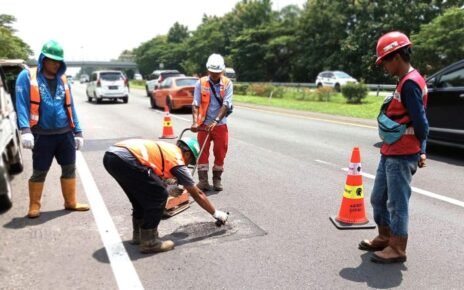 Astra Tol Cipali Tangani Lubang di Jalan, Siap Ganti Rugi Pecah Ban