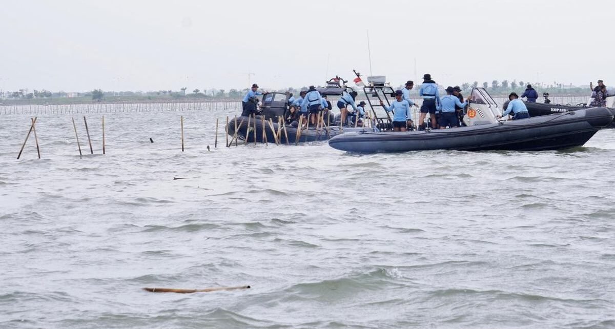 KKP Kembali Bongkar Aktivitas Pemagaran Laut Bagian dari Pagar 30 Km