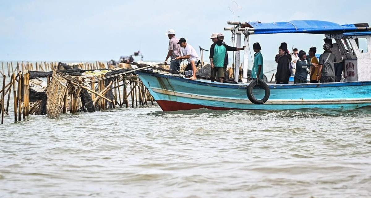 Melihat Aturan yang Membuat Pemilik Pagar Laut Didenda Rp18 Juta