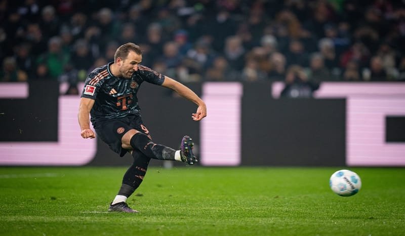 Borussia Moenchengladbach vs Bayern Muenchen, Eksekusi Penalti Harry Kane Pastikan Kemenangan Die Roten