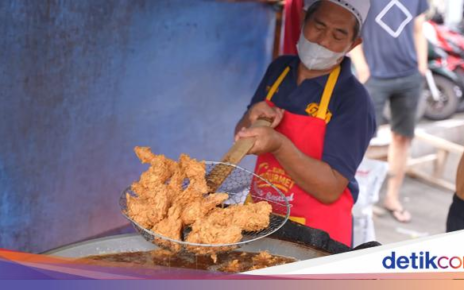 Mantan Sopir Angkot Jualan Fried Chicken Kaki Lima, Sehari Ludes 80 Kg!
