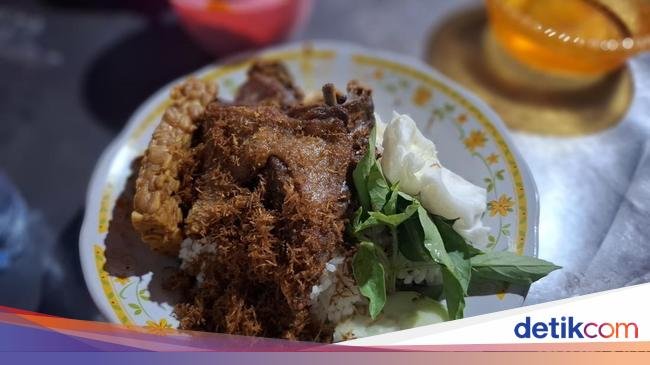 Empuk Berempah Bebek Madura Legendaris di Surabaya