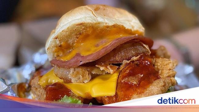 Burger Rp 25 Ribu dengan Topping Melimpah yang Viral di Bekasi