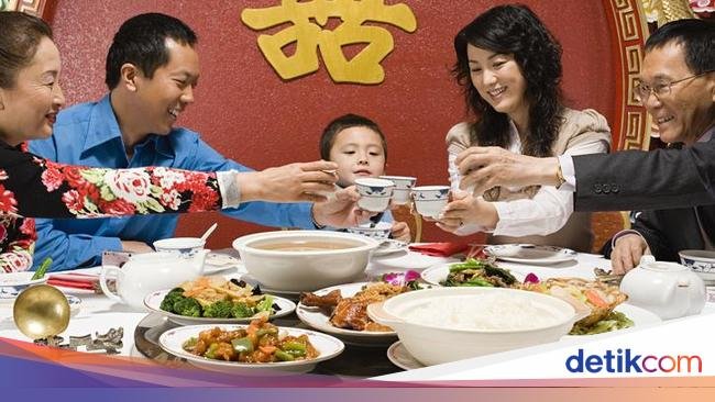 5 Cara Detoks Efektif Usai Makan Banyak Saat Imlek