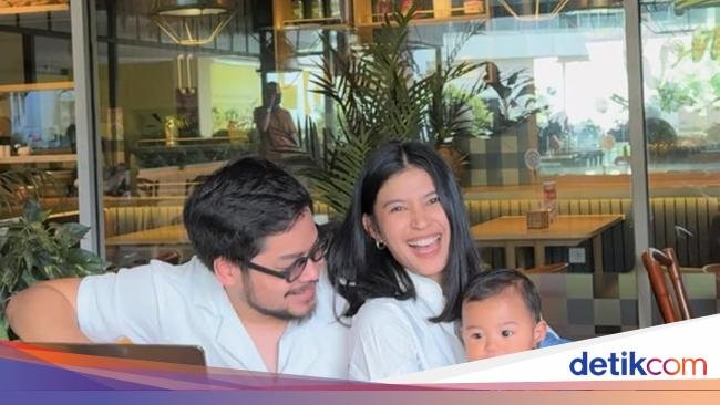 Serunya Keisha Cinantya Kulineran Hangat Bareng Keluarga Kecil