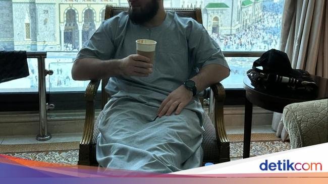 Momen Khabib Nurmagomedov saat Ngopi di Mekkah hingga Dubai