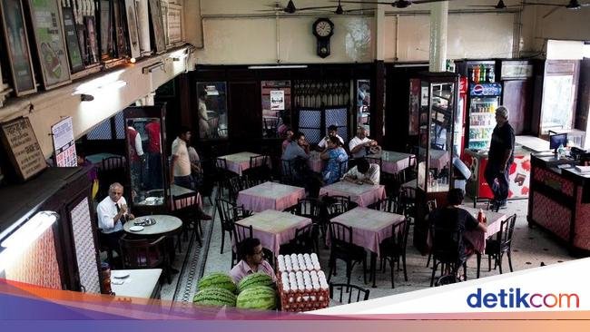 Kocak! Kafe Ini Larang Pengunjung Berjudi hingga Sisir Rambut