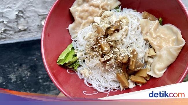 Lezatnya Legendaris! Bakmi Topping Ayam Kampung Halal di Cikini