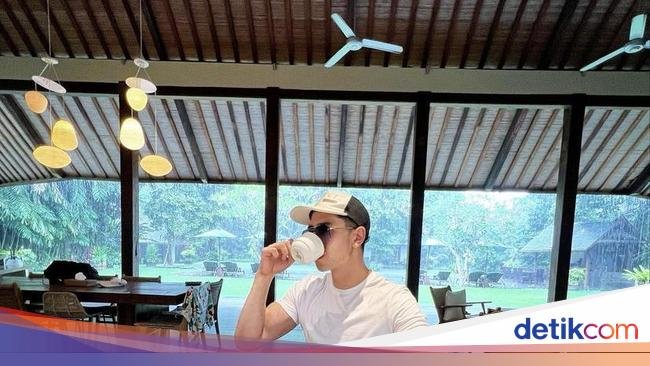 Momen Verrell Bramasta Makan Bareng STY hingga Cicip Steak Salt Bae