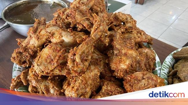 Pedas Mantap, Sarapan Ayam Bakar Artomoro Viral di Jogja