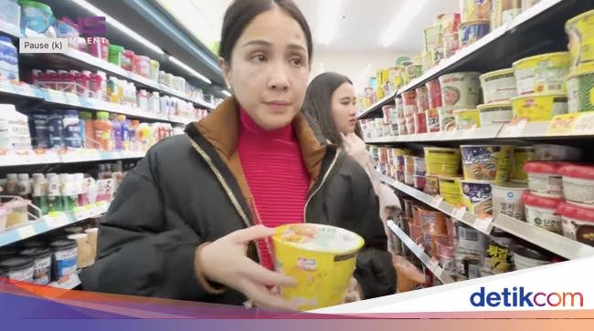 Potret Nagita Slavina Jajan di Korea dengan Wajah Bengkak Usai Perawatan