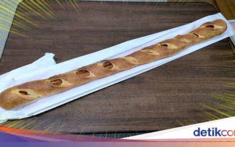 Wow! Ini Kreasi Roti Unik Sepanjang 85 Cm Isi Sosis