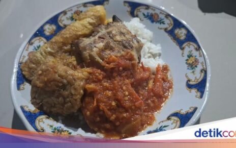 Pedas Menyengat! Sego Sambal Iwak Pe Mak Yeye Eksis Sejak 1982