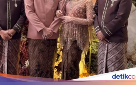 Potret Sule Makan Mie hingga Rujak Bareng Rizky Febian dan Mahalini