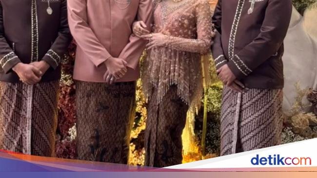 Potret Sule Makan Mie hingga Rujak Bareng Rizky Febian dan Mahalini