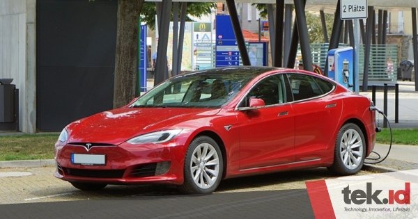 Tesla hadapi penurunan pengiriman pertama dalam sejarah