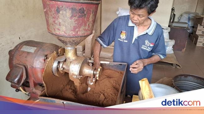 Toko Kopi Ini Jual Kopi Bubuk hingga Racikan Kopi Lokal Puluhan Tahun