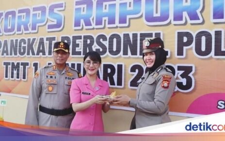 Momen Uut Permatasari saat Kulineran Bareng Kombespol Polda Bali