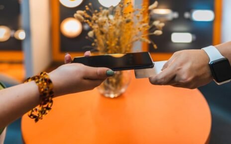 Mengenal Apa Itu QRIS Tap dan Cara Menggunakannya