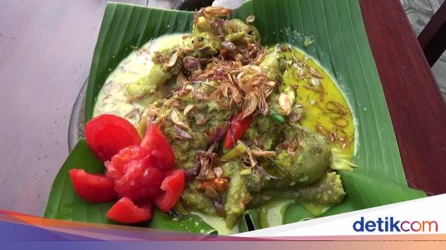Istimewa! Menikmati Ayam Pedas Bumbu Rempah di Kaki Gunung Semeru