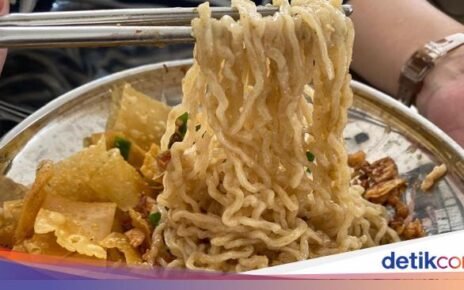 Bakmi Darmono: Mulur Lezat! Bakmi Karet Pedas Topping Tetelan Spesial