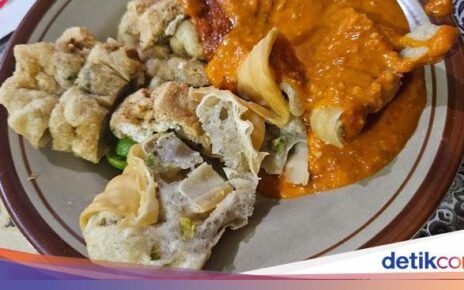 10 Batagor Enak di Bandung, Gurih Renyah dengan Bumbu Kacang Pekat