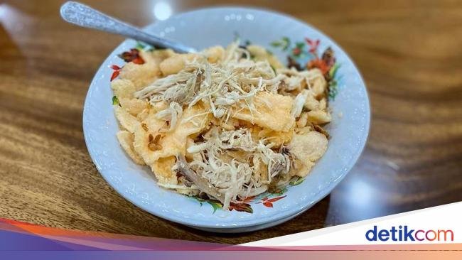 Wajib Mampir! 5 Bubur Ayam Enak di Jatinegara, Topping Telur hingga Paru