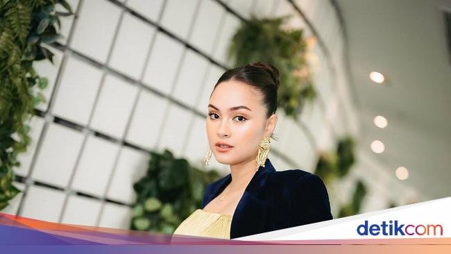 Caitlin Halderman 'A Business Proposal' Jajan Pisang Goreng hingga Donat