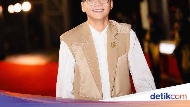 Potret Chicco Kurniawan, Aktor '1 Kakak 7 Ponakan' Saat Asyik Kulineran