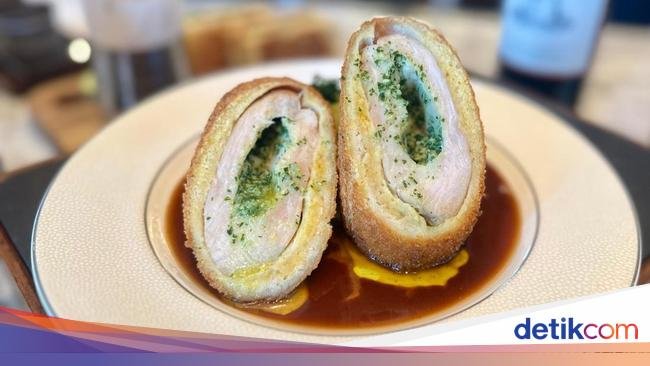 Chicken Kiev dan Lamb Shepherd's Pie Autentik Inggris Disajikan di TOM'S