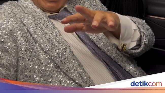 Intip Keseruan Hotman Paris Saat Ngopi hingga Santai di Beach Club