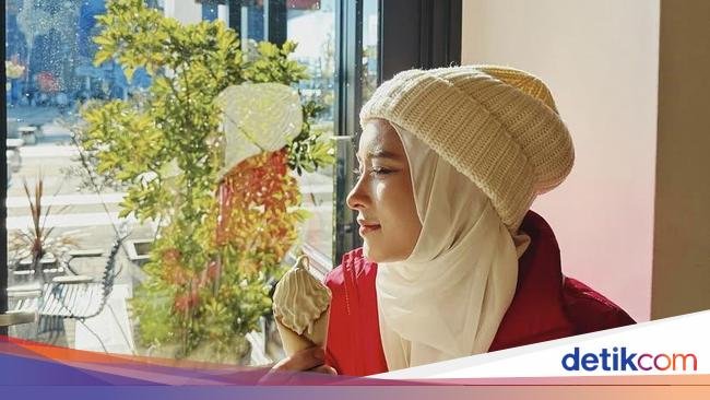 Inara Rusli Rayakan Ulang Tahun ke-32, Dapat Banyak Kue dan Hadiah