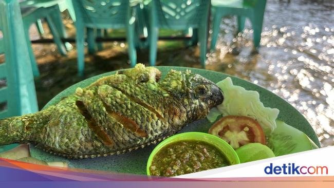 Sensasi Menikmati Ikan Nila Andaliman Sambil Duduk di Tengah Sungai